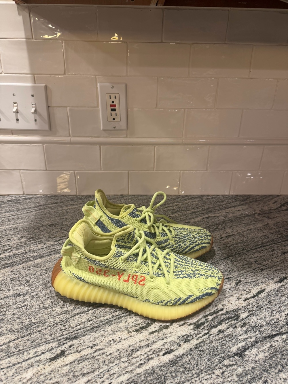 Men’s Adidas Yeezy Boost 350 V2 "Semi Frozen Yellow" Size 7/Women’s 8.5